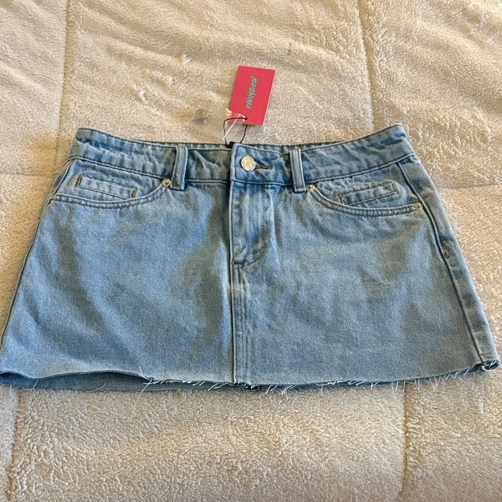 NWT Light Wash Edikted Raw Hem Jean Skirt - Picture 1 of 5